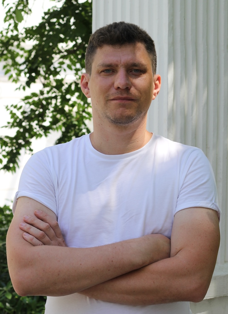 Олег Сухарев